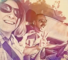 Портрет пары в солнцезащитных очках в автомобиле в стиле Гранж, художник Ирина