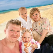 Семья из четырёх человек на пляже, портрет Под масло, художник Мария 